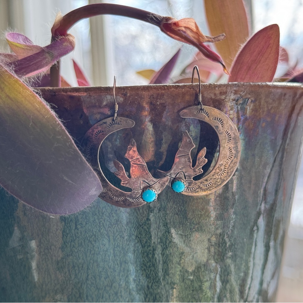 Wolf/Coyote Howling - Moon Earrings